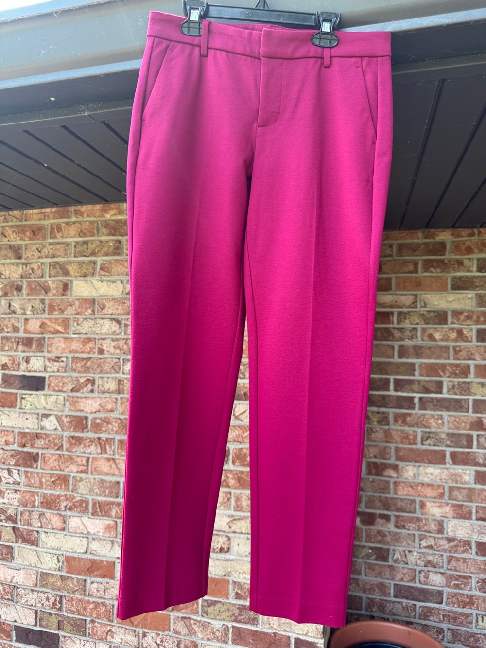 Liverpool Women's Cropped Pants in Fuchsia